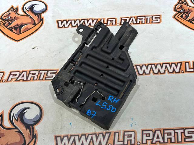 Кронштейн-адаптер крепления фары передней, правой LR066964 LAND ROVER