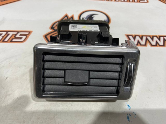 Решетка воздуховода правая LR072448 LAND ROVER