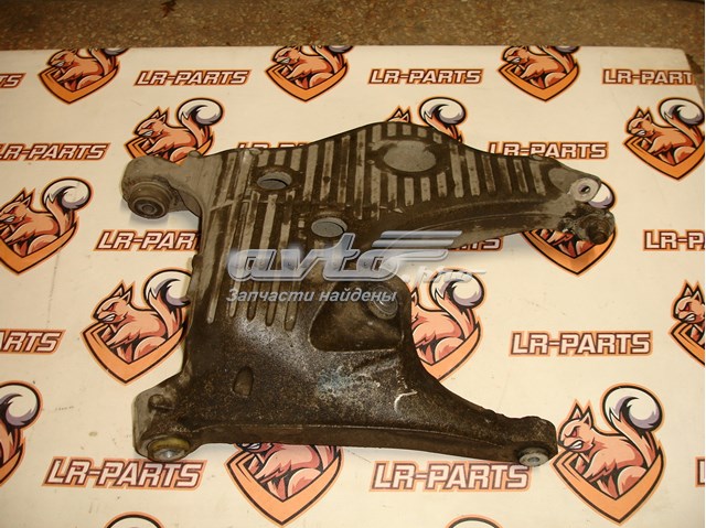 Рычаг задней подвески нижний, правый LR072652 LAND ROVER