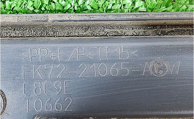 Молдинг двери передней левой нижний LR073079 LAND ROVER