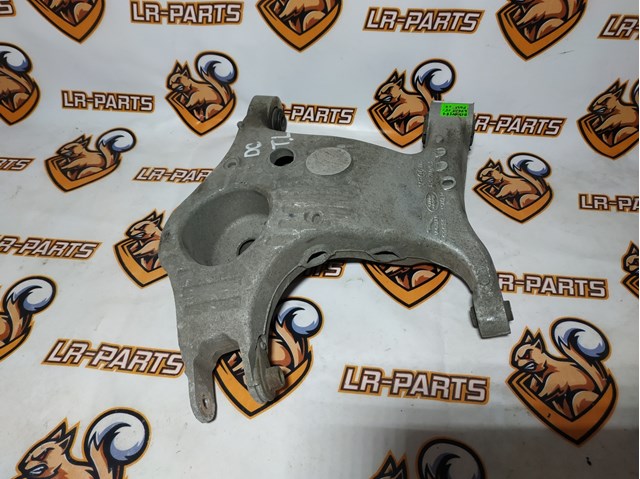 Балансир задний нижний, левый LR076679 LAND ROVER