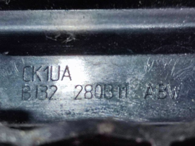 Молдинг крыла переднего левого LR078363 LAND ROVER
