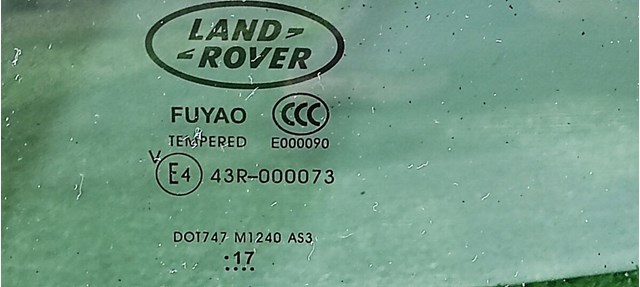 Стукло багажника, правое LR078379 LAND ROVER