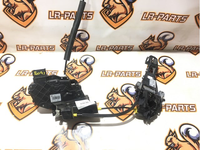 Держатель наружной ручки двери, передней левой LR078759 LAND ROVER