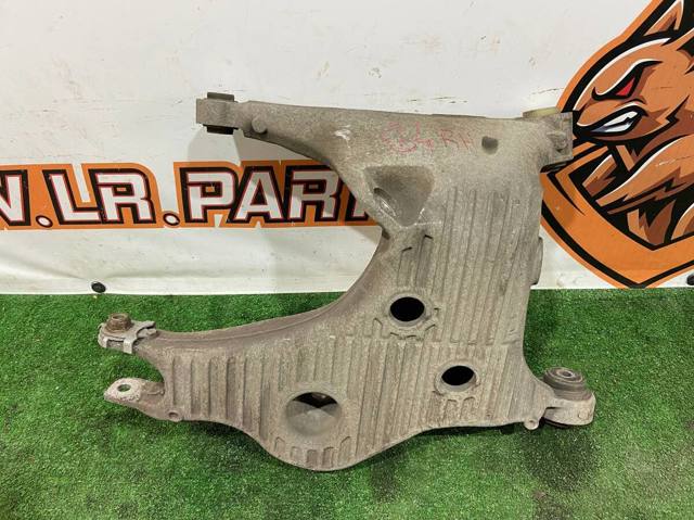Балансир задний нижний, правый LR081547 LAND ROVER
