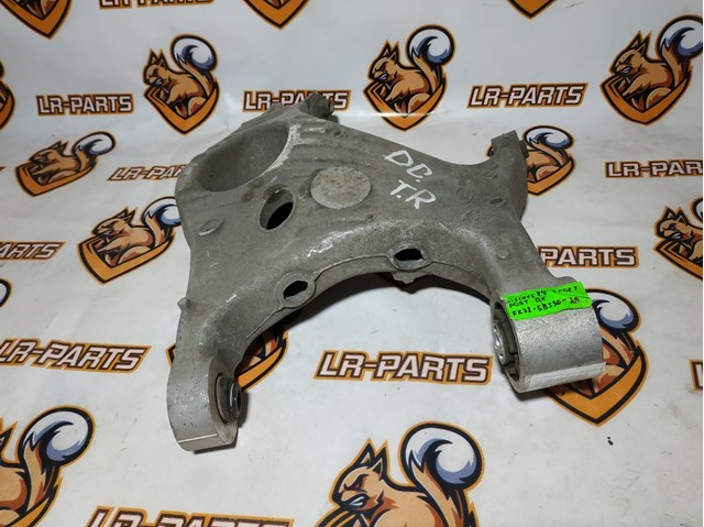 Рычаг задней подвески нижний, правый LR088535 LAND ROVER