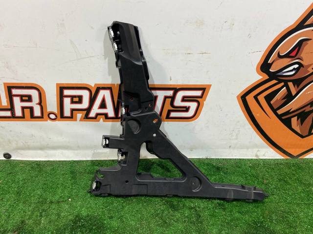 Направляющая заднего бампера, левая LR093589 LAND ROVER