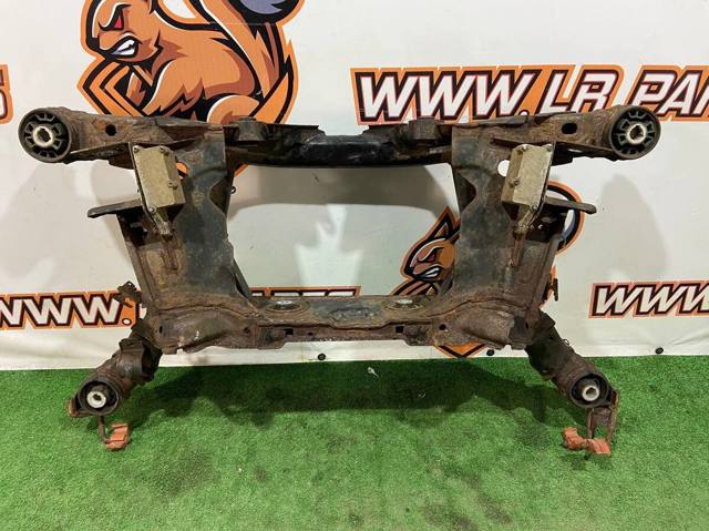 Балка задней подвески поперечная LR098961 LAND ROVER