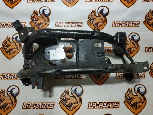 Балка крепления коробки передач LR105303 LAND ROVER