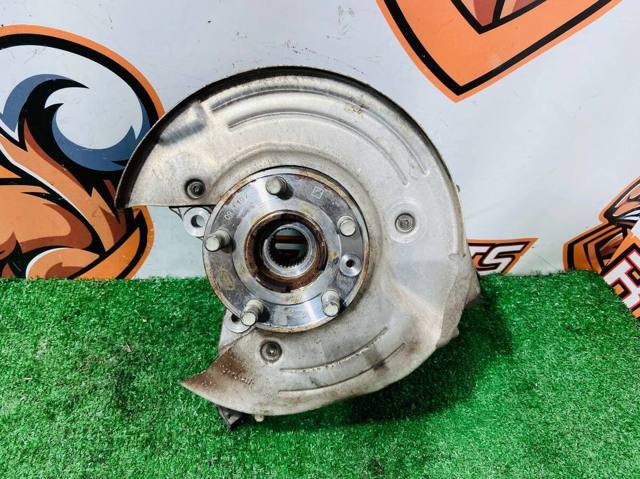Кулак поворотный правый LR114257 LAND ROVER