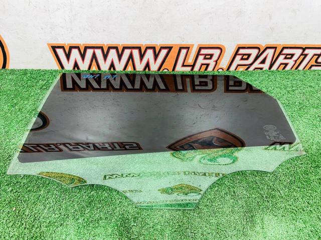 Стекло двери задней левой LR114605 LAND ROVER