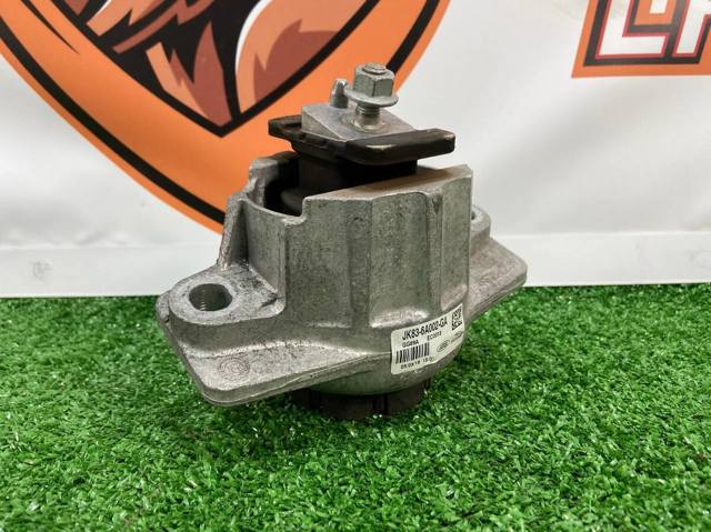 LAND ROVER LR117098 Кронштейн подушки (опоры) двигателя правой в наличии Львов