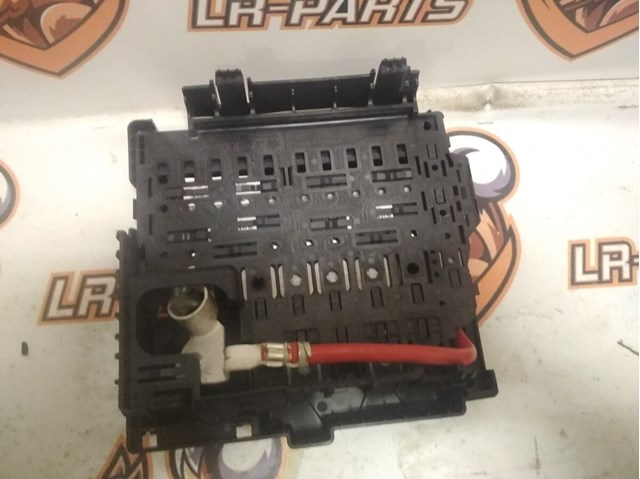 Блок реле и предохранителей LR117841 LAND ROVER