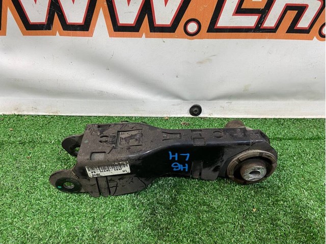 Рычаг задней подвески нижний, левый LR124618 LAND ROVER