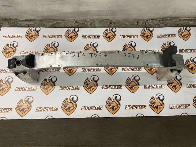 Буфер бампера переднего LR136981 LAND ROVER