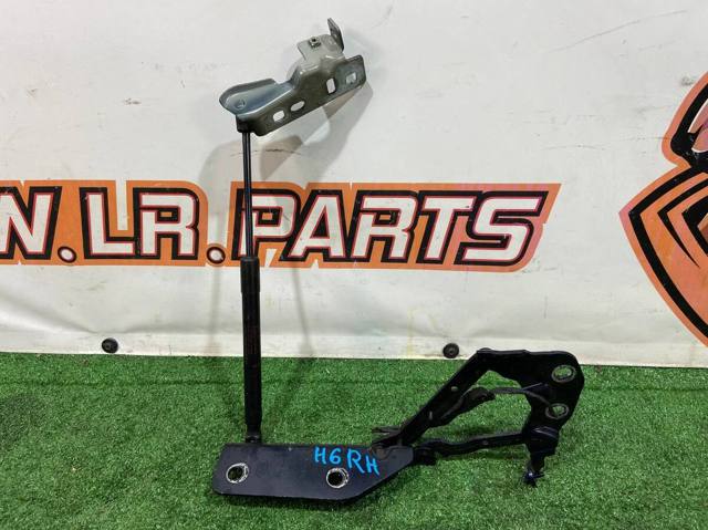 Правая петля капота  LR139329 LAND ROVER