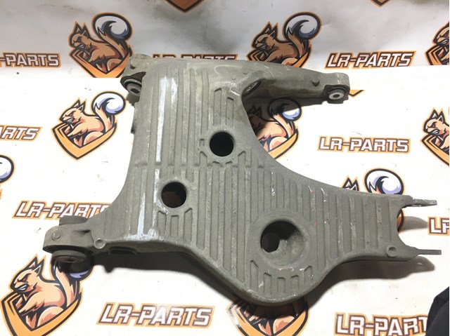Балансир задний нижний, правый LR139495 LAND ROVER