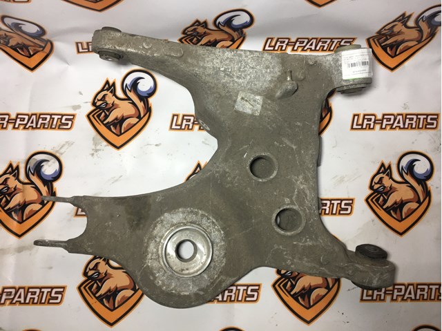Рычаг задней подвески нижний, левый LR139498 LAND ROVER