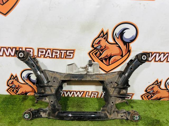 Поперечка задней подвески LR139932 LAND ROVER