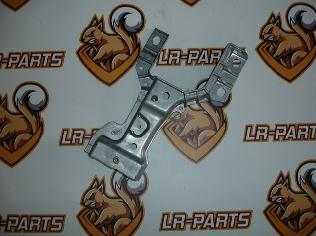 Крепление бампера переднего LR143161 LAND ROVER