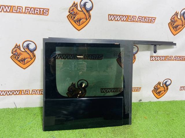 Задняя форточка правая LR146293 LAND ROVER