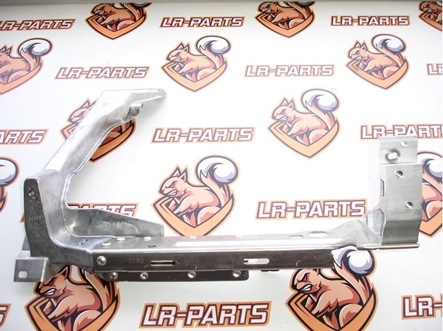 Рамка радиатора правая LR152525 LAND ROVER