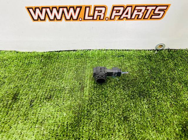 Кронштейн парктроника, передний боковой LR153157 LAND ROVER