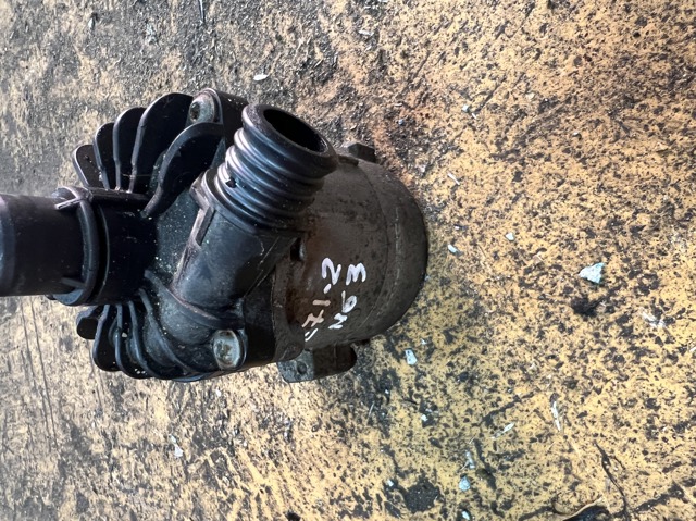 11517566335 Помпа водяная (насос) охлаждения, дополнительный электрический купить Черкассы