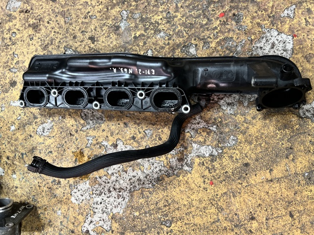 Коллектор впускной, правый 11617555663 BMW