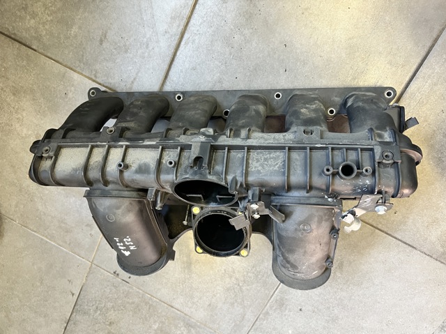 Впускной коллектор 11617559523 BMW