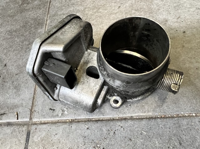 Заслонка воздушная 11717804384 BMW