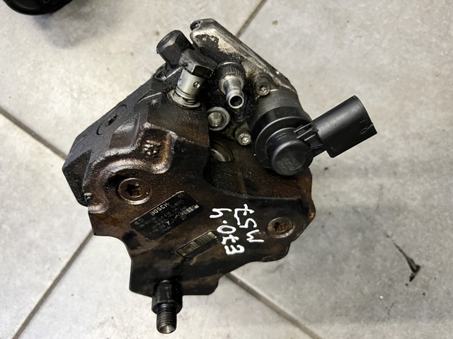 Насос топливный высокого давления 13518511825 BMW