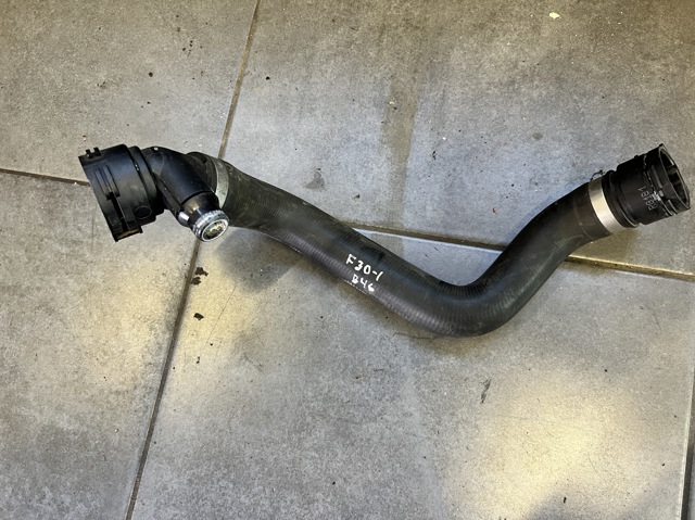 Нижний патрубок радиатора 17128662836 BMW
