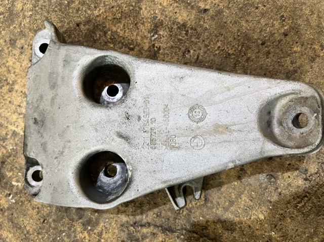 BMW 22116784823 Кронштейн подушки (опоры) двигателя левой в наличии Харьков