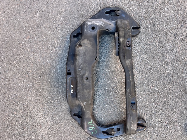 Балка крепления коробки передач 22326854187 BMW