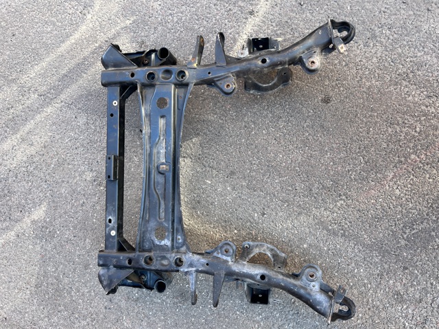 BMW 31116787915 Подрамник передний в наличии Черновцы