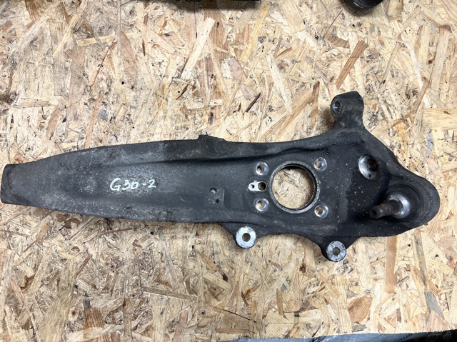 Цапфа поворотная левая 31206884385 BMW