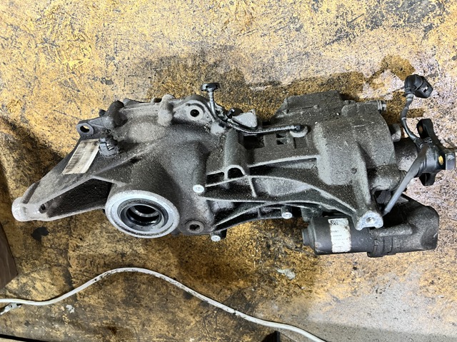 Редуктор моста заднего 33108871238 BMW