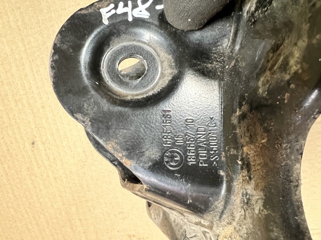 Кронштейн передний заднего продольного рычага 33326851581 BMW
