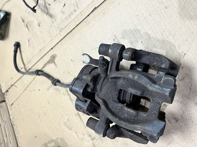 Тормозной суппорт задний левый BMW X1