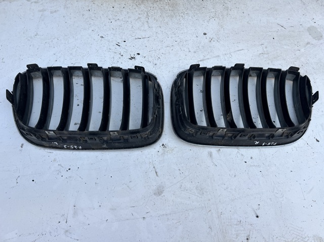 51117210726 BMW Решетка радиатора правая купить в Харьков