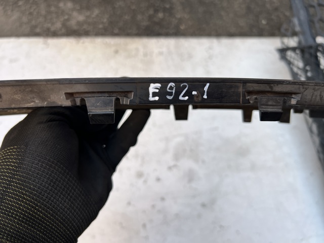 51117227889 BMW Решетка бампера переднего центральная купить в Ровно