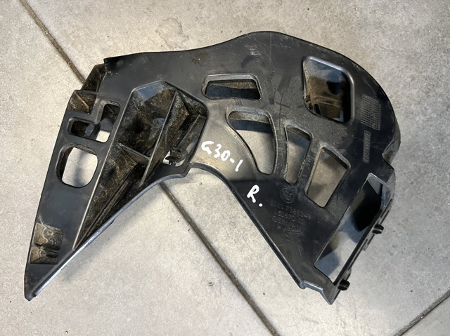 Правое крепление переднего бампера 51117385348 BMW