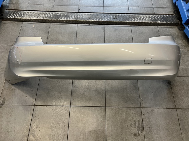Задний бампер 51127256092 BMW