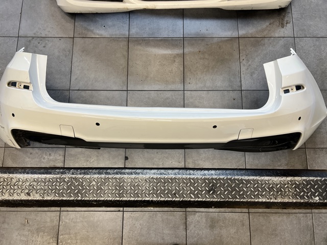 Задний бампер 51128056245 BMW