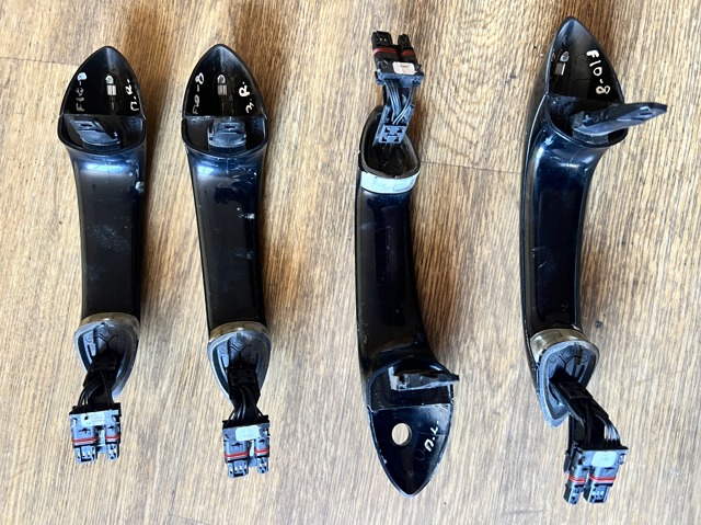 Ручка передней двери наружная, левая 51217249979 BMW