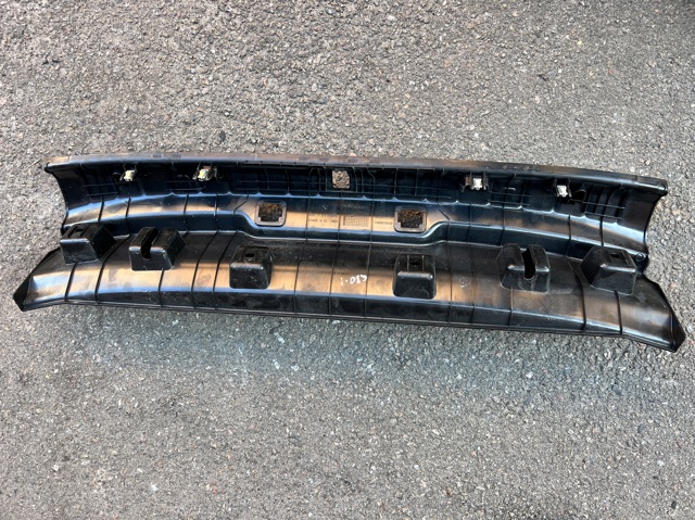Накладка перегородки 51477373575 BMW