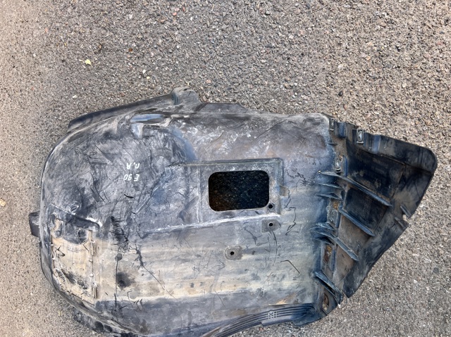 Передний правый подкрылок крыла переднего  51717059380 BMW