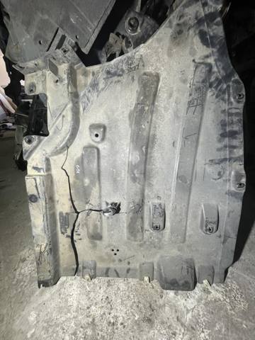 BMW 51757394810 Защита днища, топливного бака в наличии Чернигов
