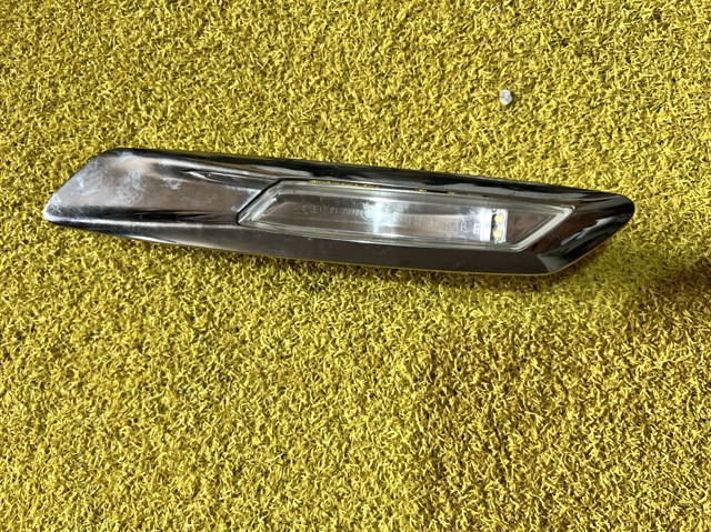 BMW 63137154167 Повторитель поворота на крыле левый в наличии Львов